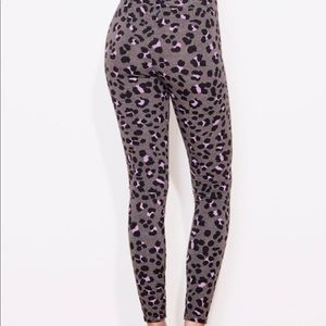 Sundry Leopard Print Yoga Pant 28.5”